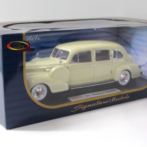 1:18 Signature Models 1941 Packard Limousine yellow - Image 4