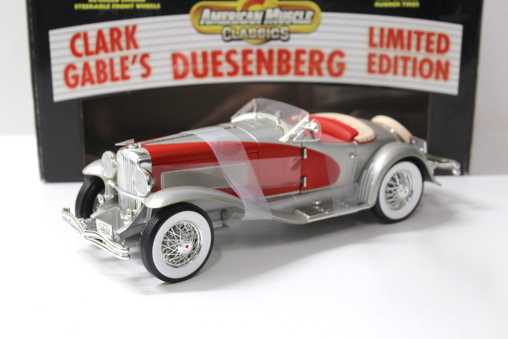 1:18 American Muscle ERTL Clark GableÂ´s 1935 Duesenberg silver/ red