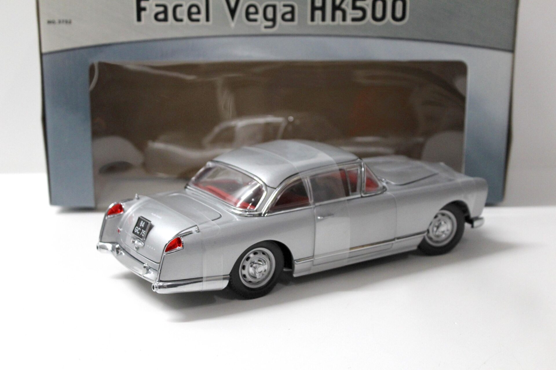 1:18 SunStar Facel Vega HK500 Coupe silver