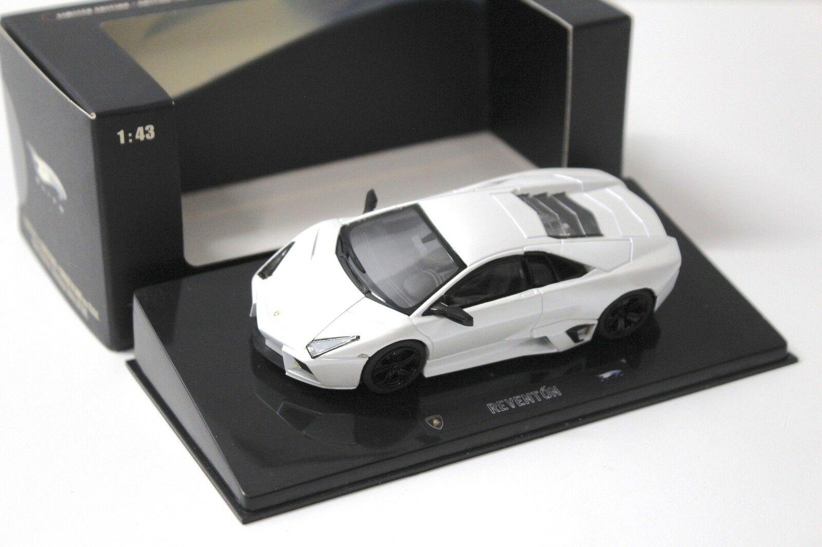 1:43 Hot Wheels Elite Lamborghini Reventon white