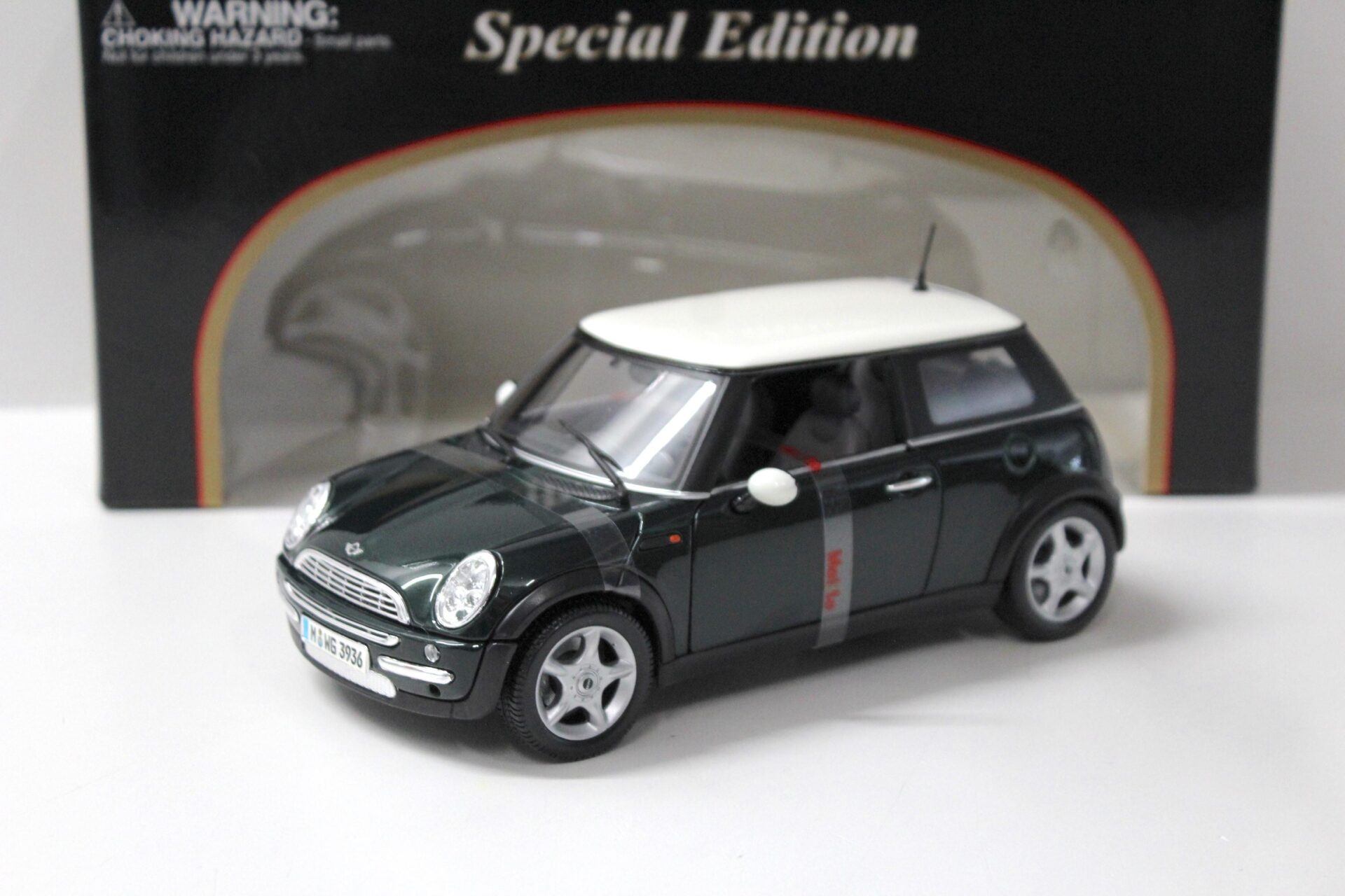 1:18 Maisto Mini Cooper 2003 dark green/ white