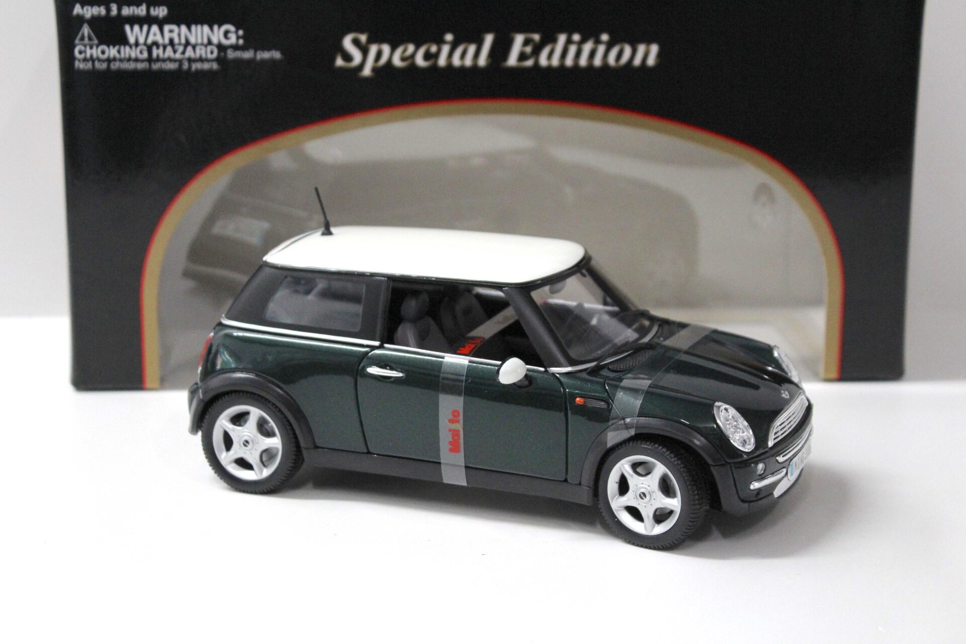1:18 Maisto Mini Cooper 2003 dark green/ white