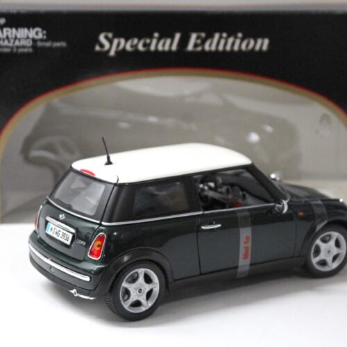 1:18 Maisto Mini Cooper 2003 dark green/ white