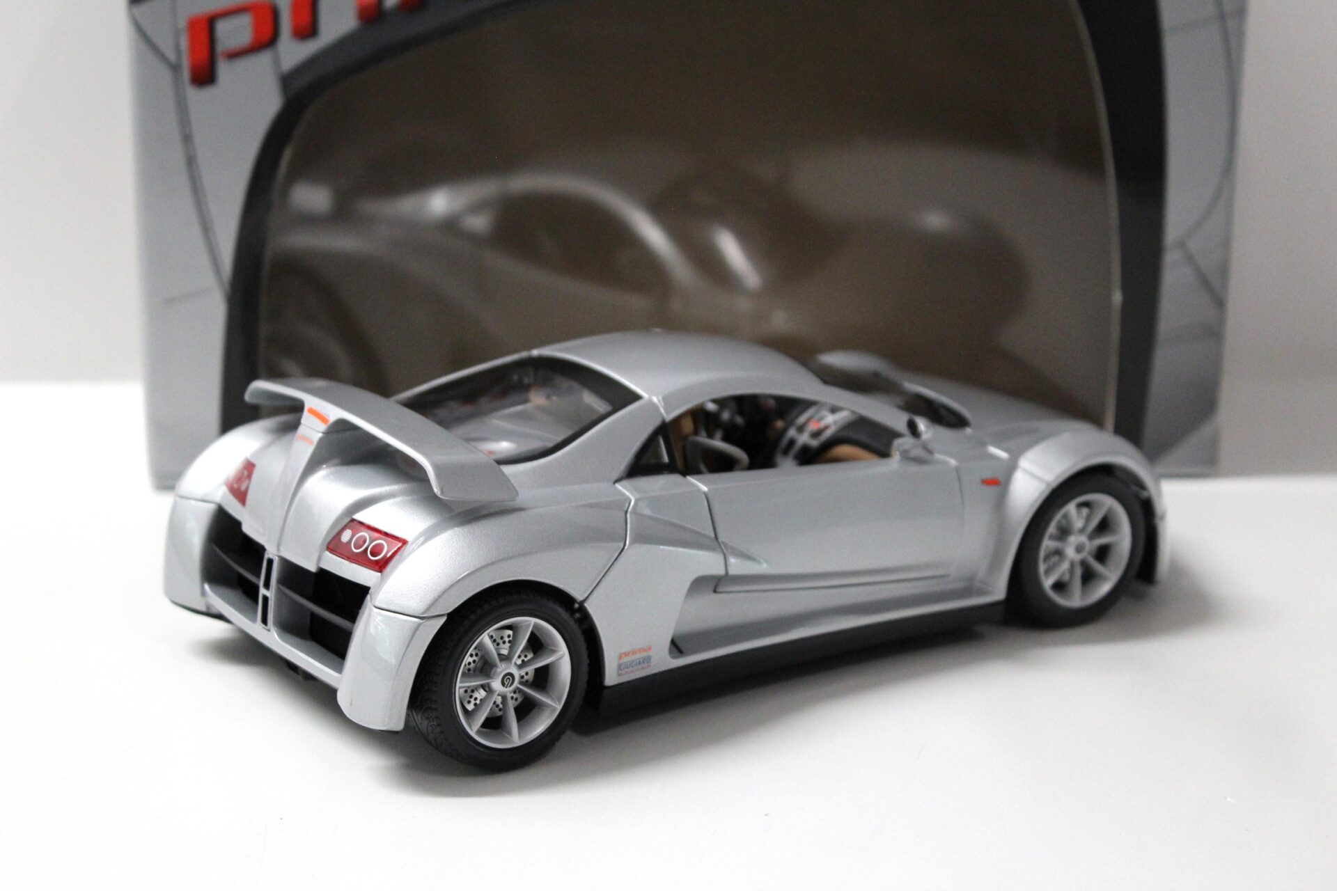 1:18 Bburago Prima Guigiaro Design silver