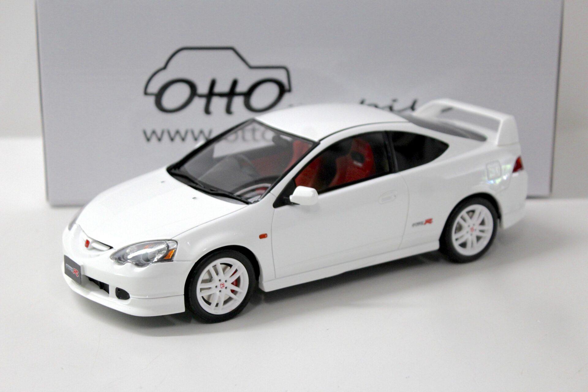 1:18 OTTO mobile OT348 Honda Integra DC5 white 2001