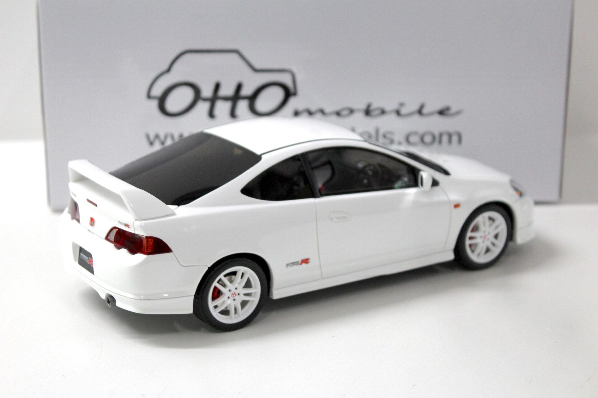 1:18 OTTO mobile OT348 Honda Integra DC5 white 2001