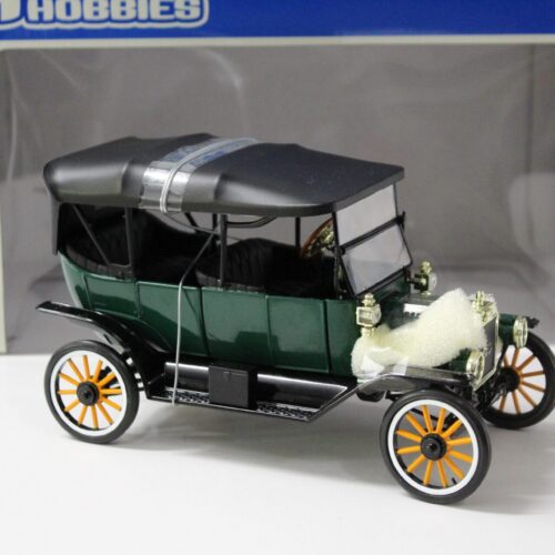 1:18 Universal Hobbies UH Ford Model "T" Touring Soft Top green