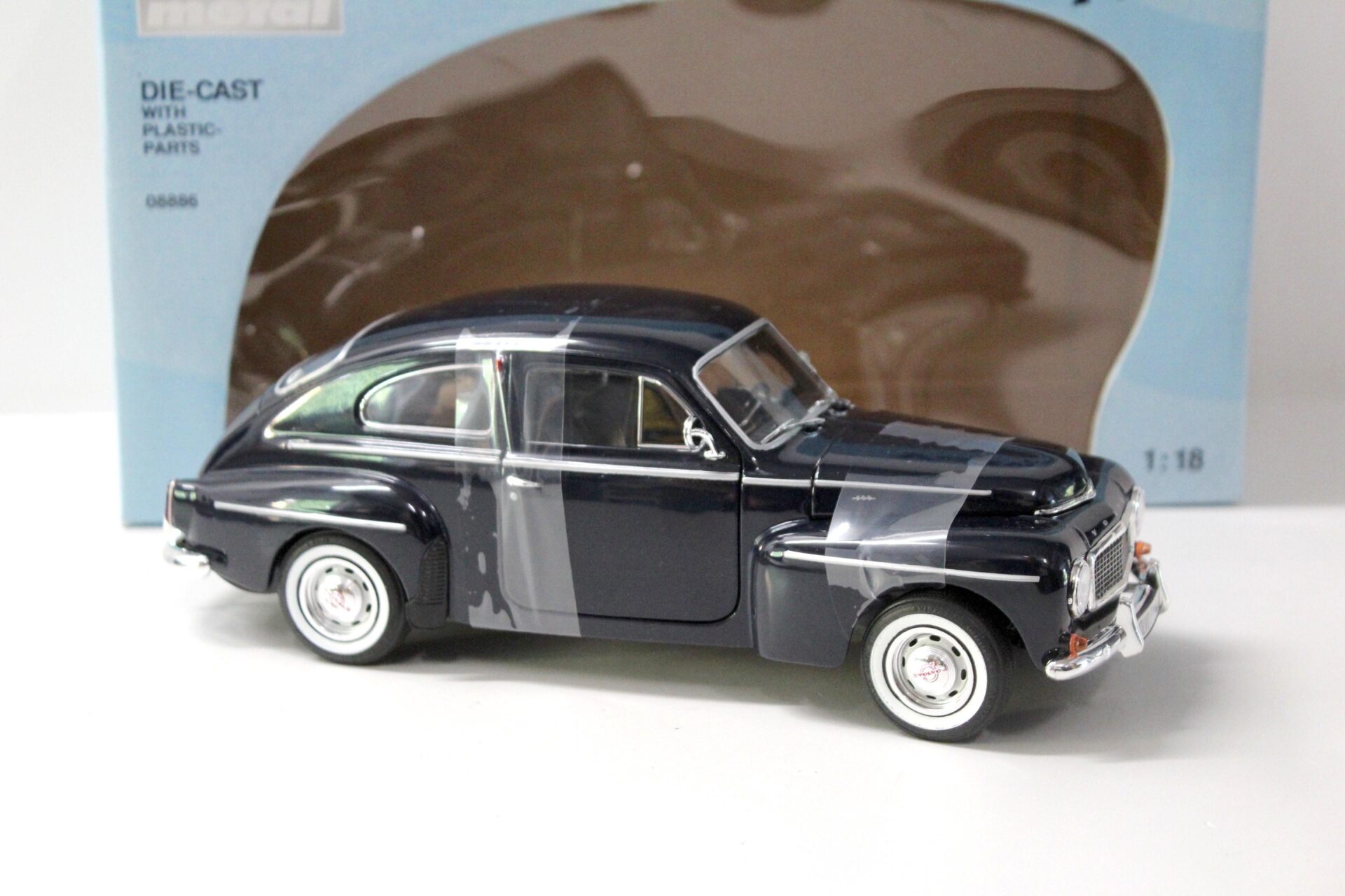 1:18 Revell Volvo PV 544 dark blue