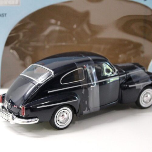 1:18 Revell Volvo PV 544 dark blue