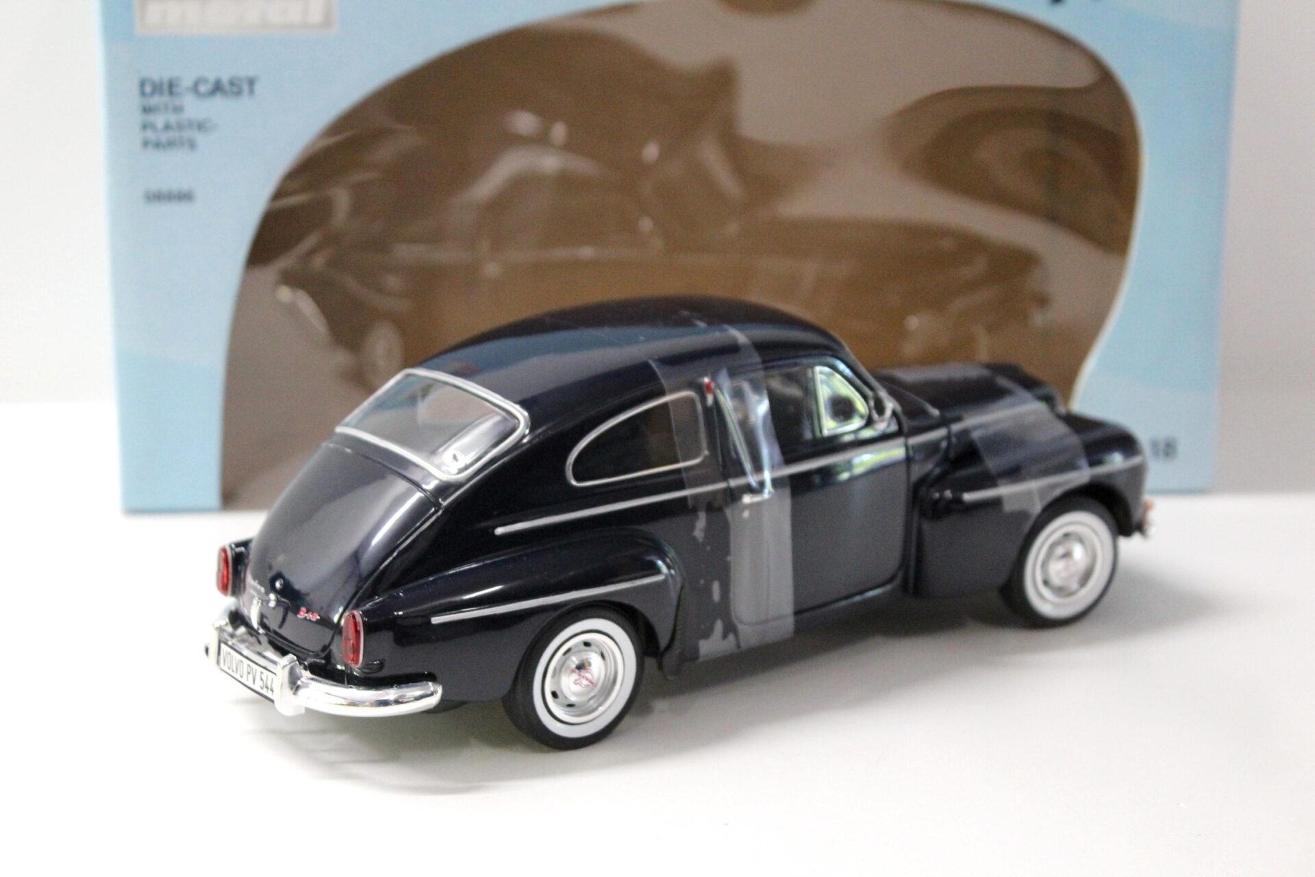 1:18 Revell Volvo PV 544 dark blue
