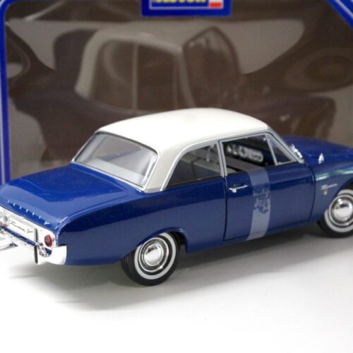 1:18 Revell Ford Taunus 17M dark blue/ white roof