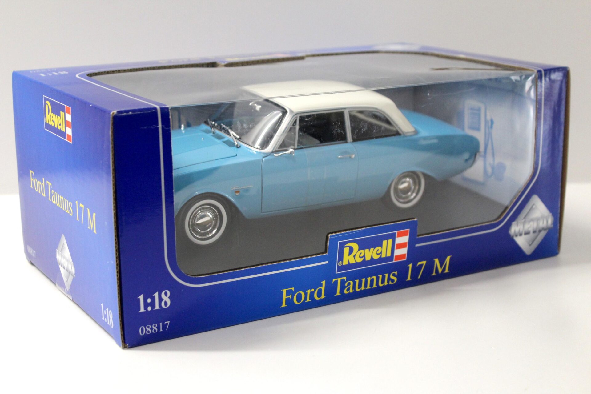 1:18 Revell Ford Taunus 17M light blue/ white roof