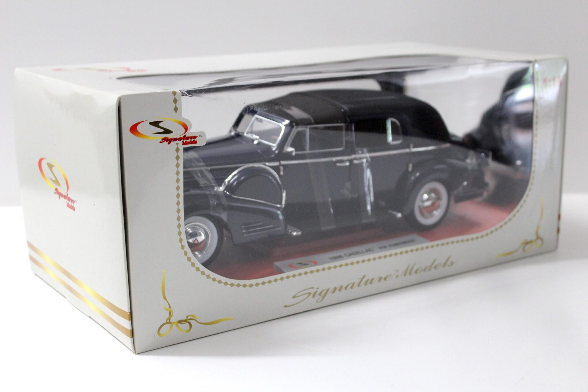 1:18 Signature Models 1938 Cadillac V16 Fleetwood dark blue