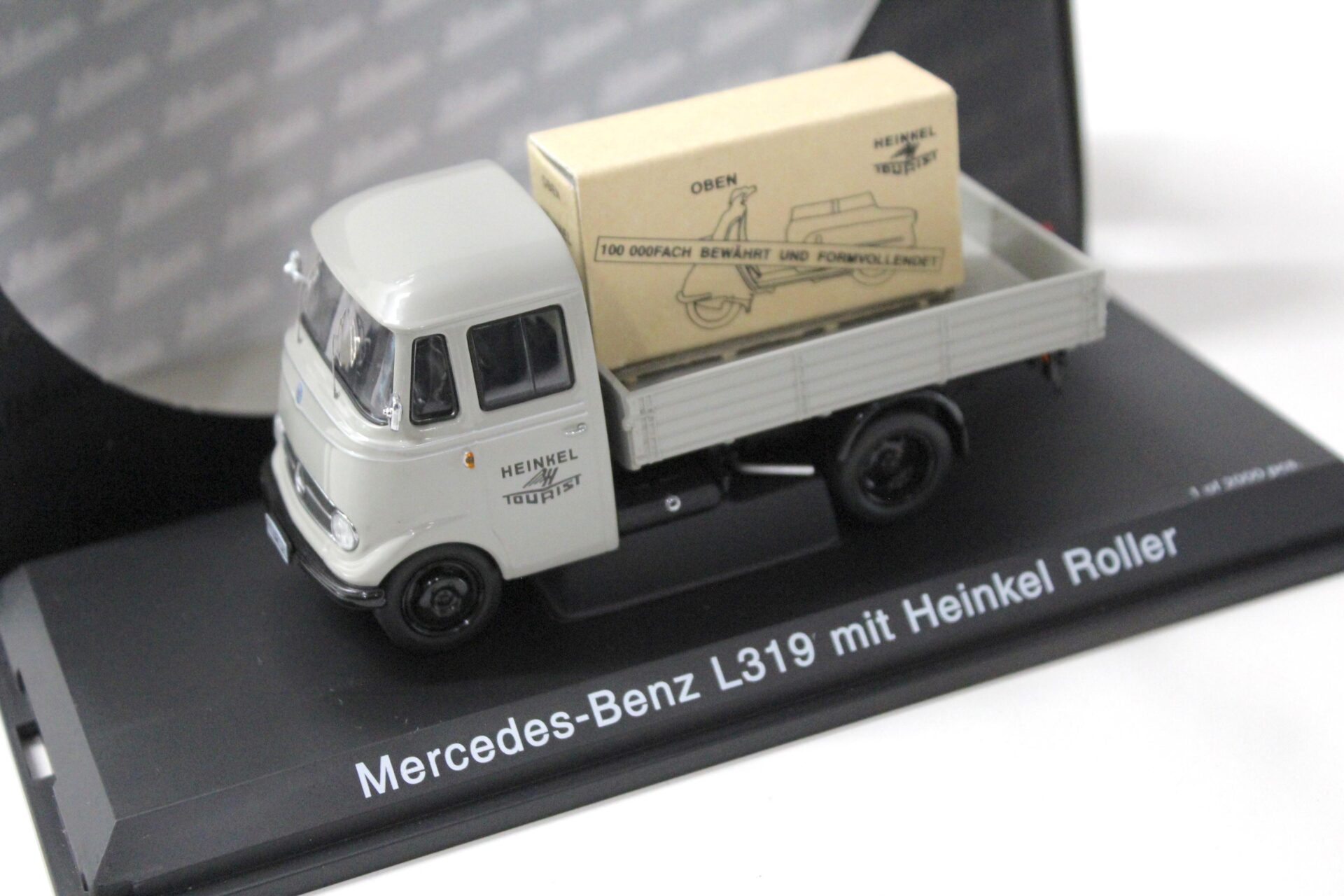 1:43 Schuco Mercedes L319 Pritsche mit Piccolo Heinkel Roller