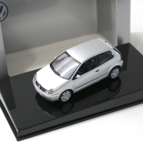 1:43 AUTOart VW Polo 9N silver DEALER VERSION