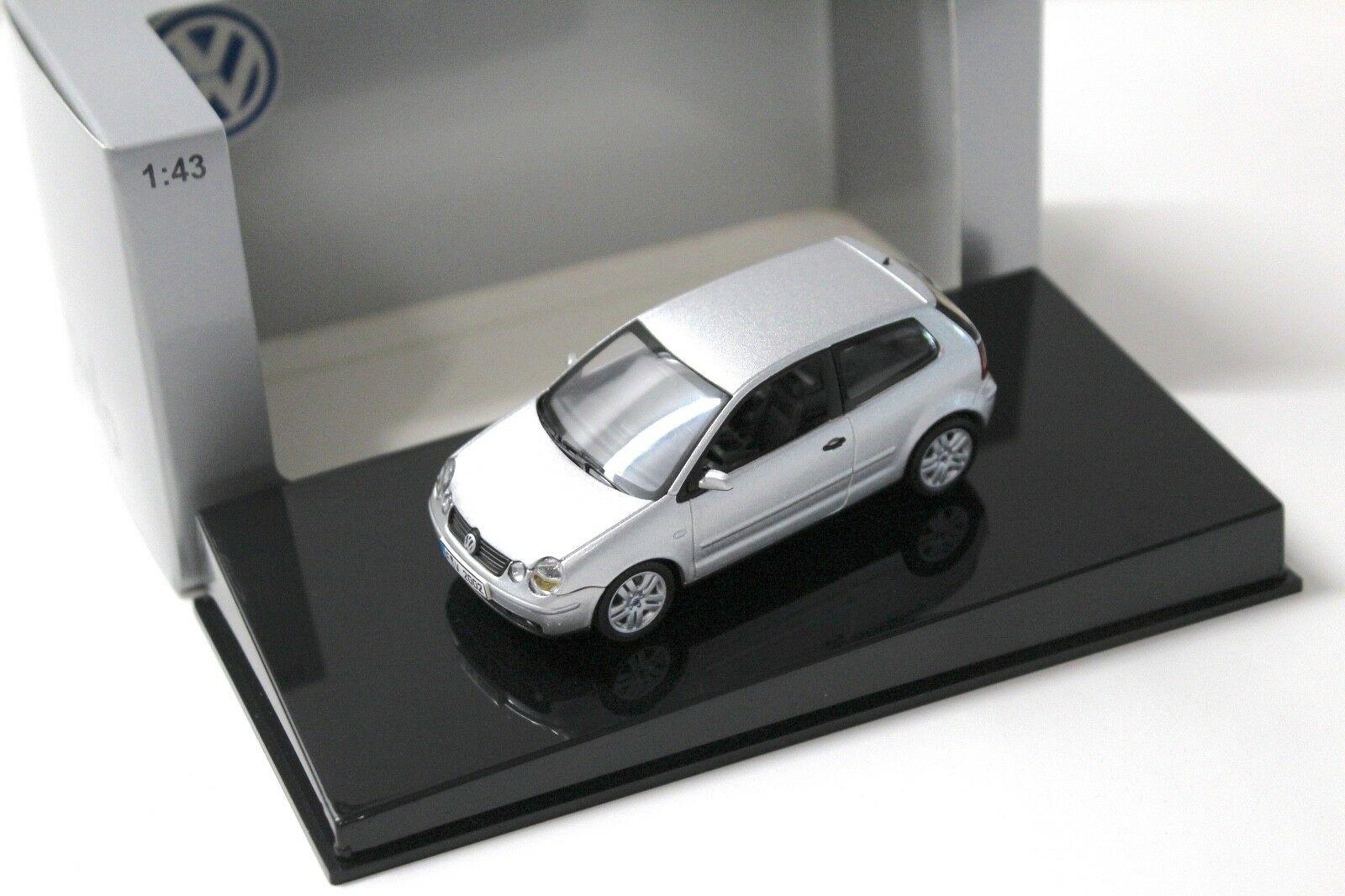 1:43 AUTOart VW Polo 9N silver DEALER VERSION