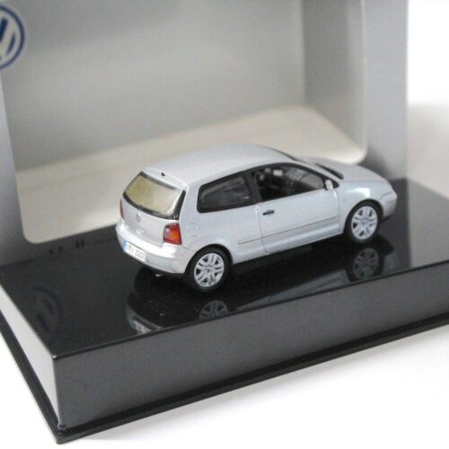 1:43 AUTOart VW Polo 9N silver DEALER VERSION
