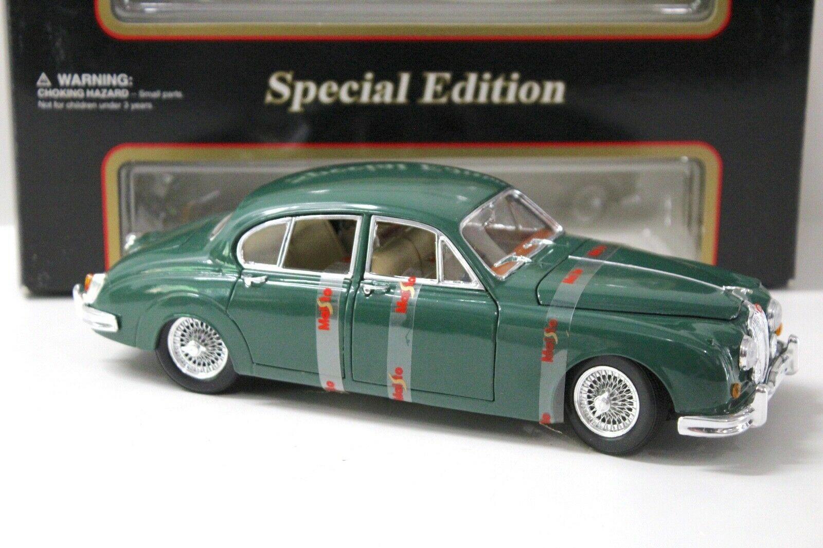 1:18 Maisto Jaguar Mark II Sedan dark green