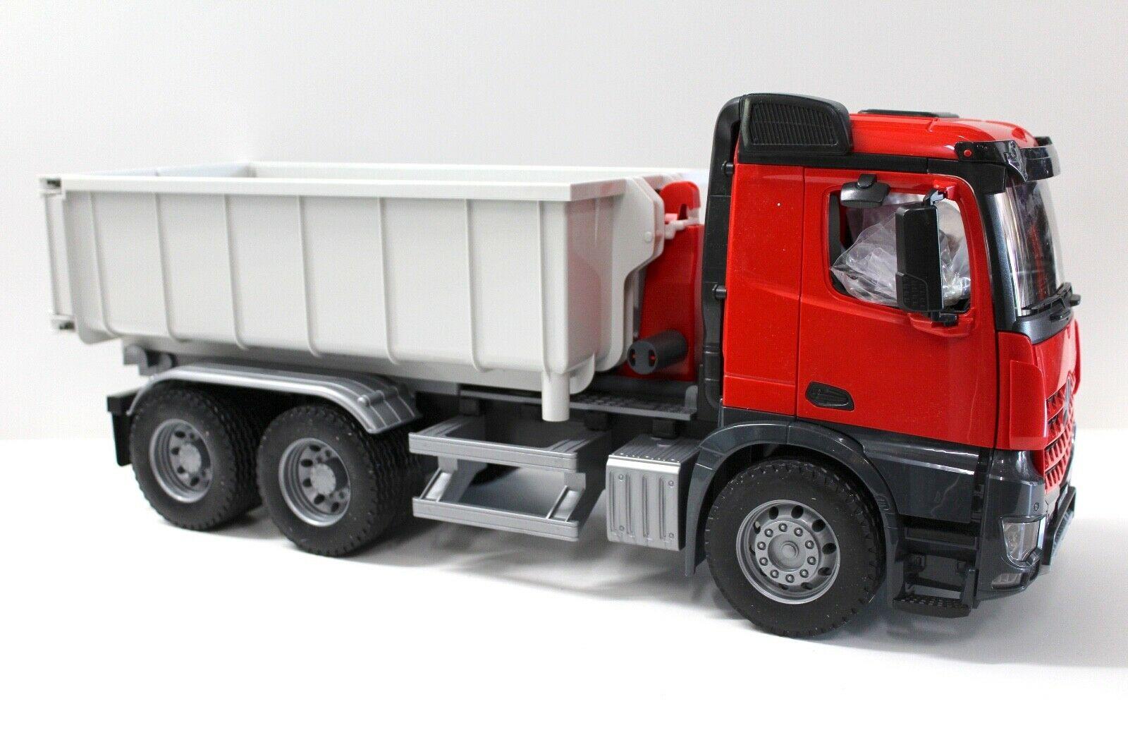 1:16 Bruder Mercedes Arocs LKW Abrollcontainer red