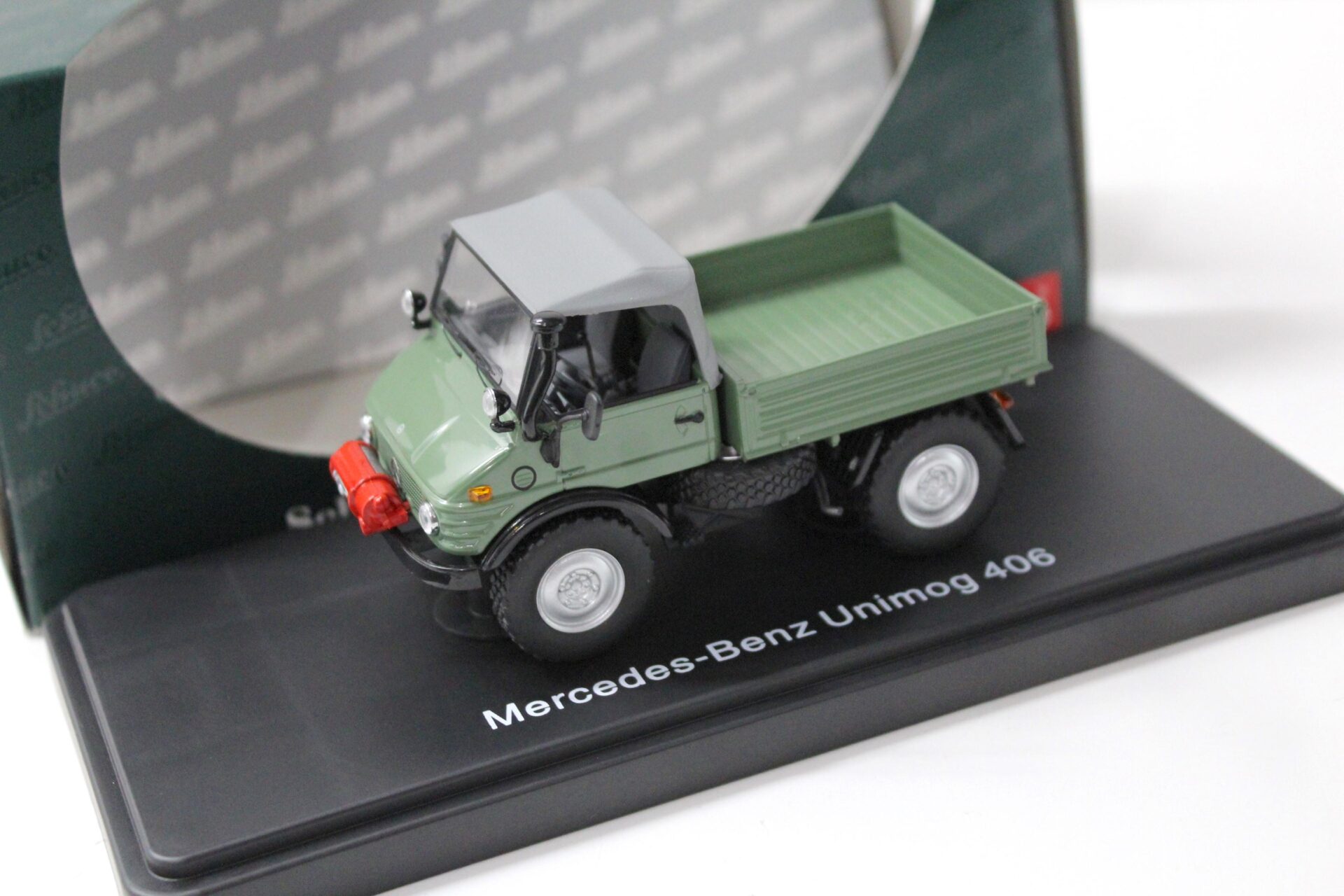 ID 44982 orig.jpg 1:43 Schuco Mercedes Unimog 406 green / grey Top