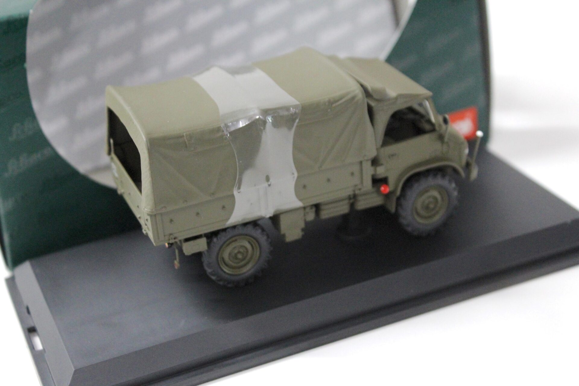 1:43 Schuco Mercedes Unimog S Pritsche/ Plane Bundeswehr green