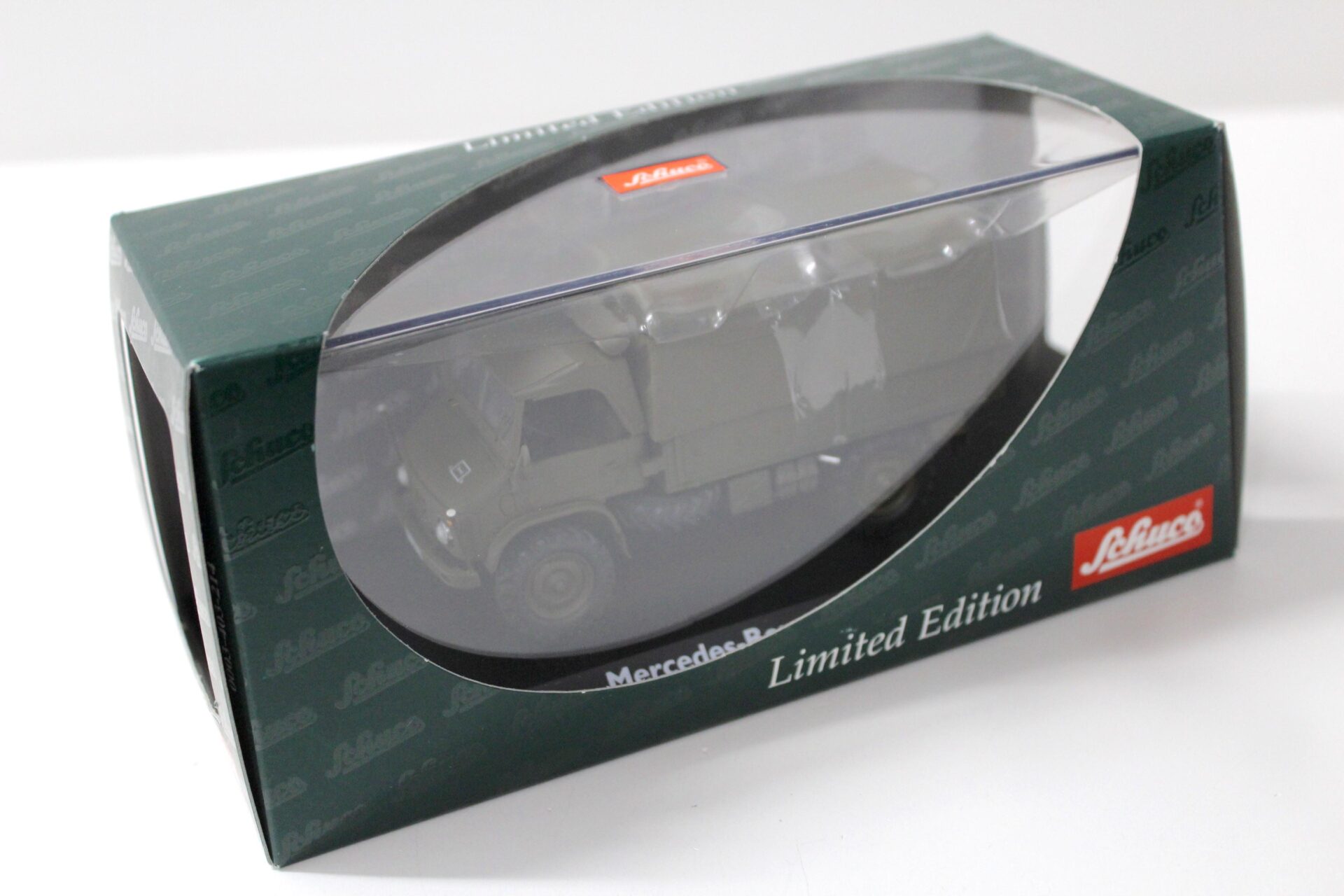 1:43 Schuco Mercedes Unimog S Pritsche/ Plane Bundeswehr green