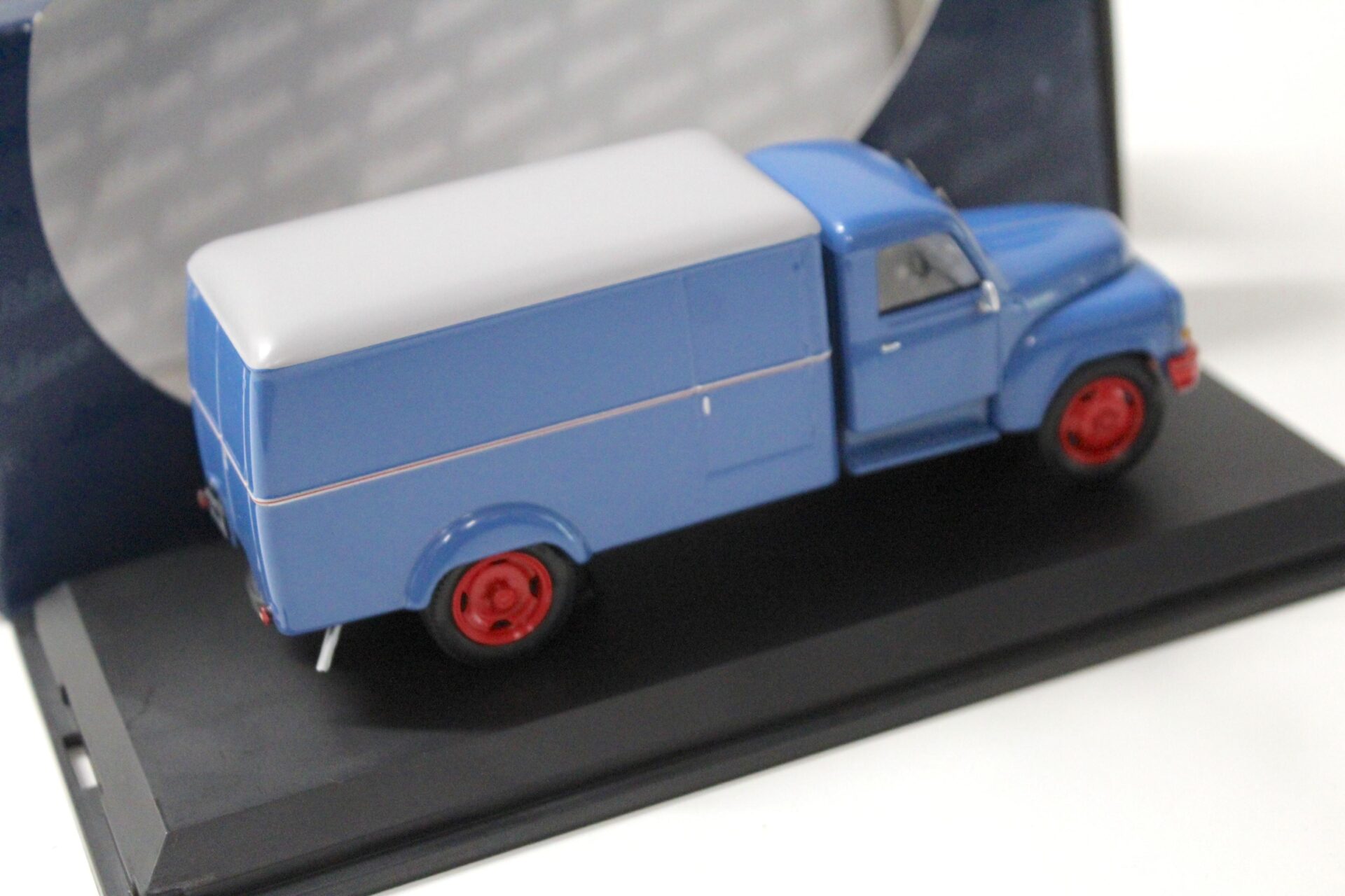1:43 Schuco Hanomag L28 Koffer-LKW blue
