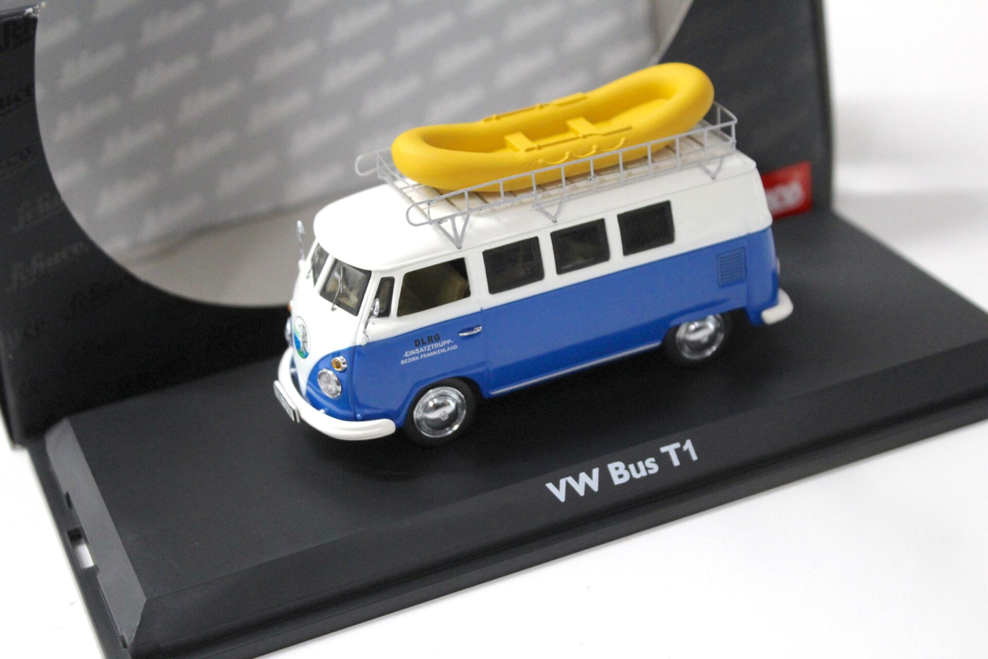 ID 45000 orig.jpg 1:43 Schuco VW Bus T1 DLRG Einsatztrupp Frankenland mit Boot blue