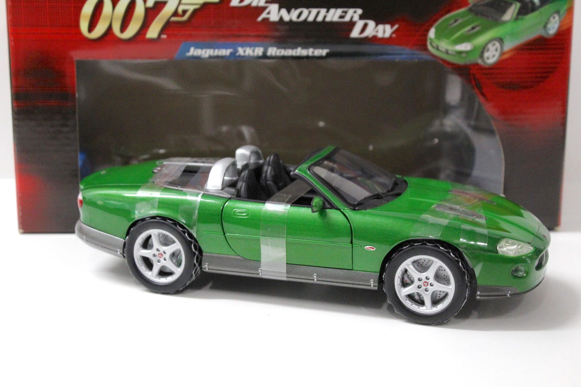 1:18 Joyride ERTL Jaguar XKR Roadster green James Bond "Die Another Day"