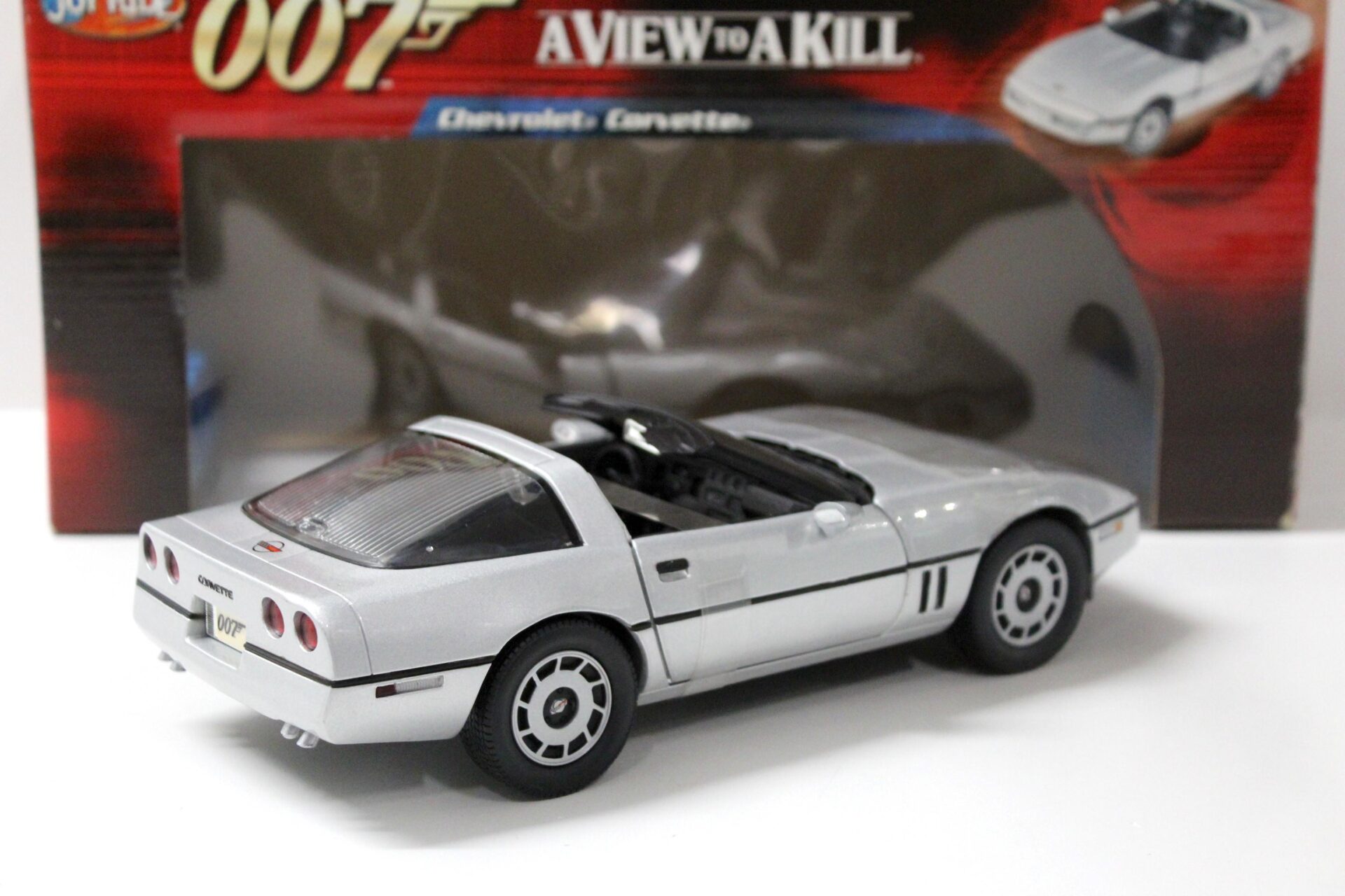 1:18 Joyride ERTL Chevrolet Corvette James Bond "A View to a Kill"