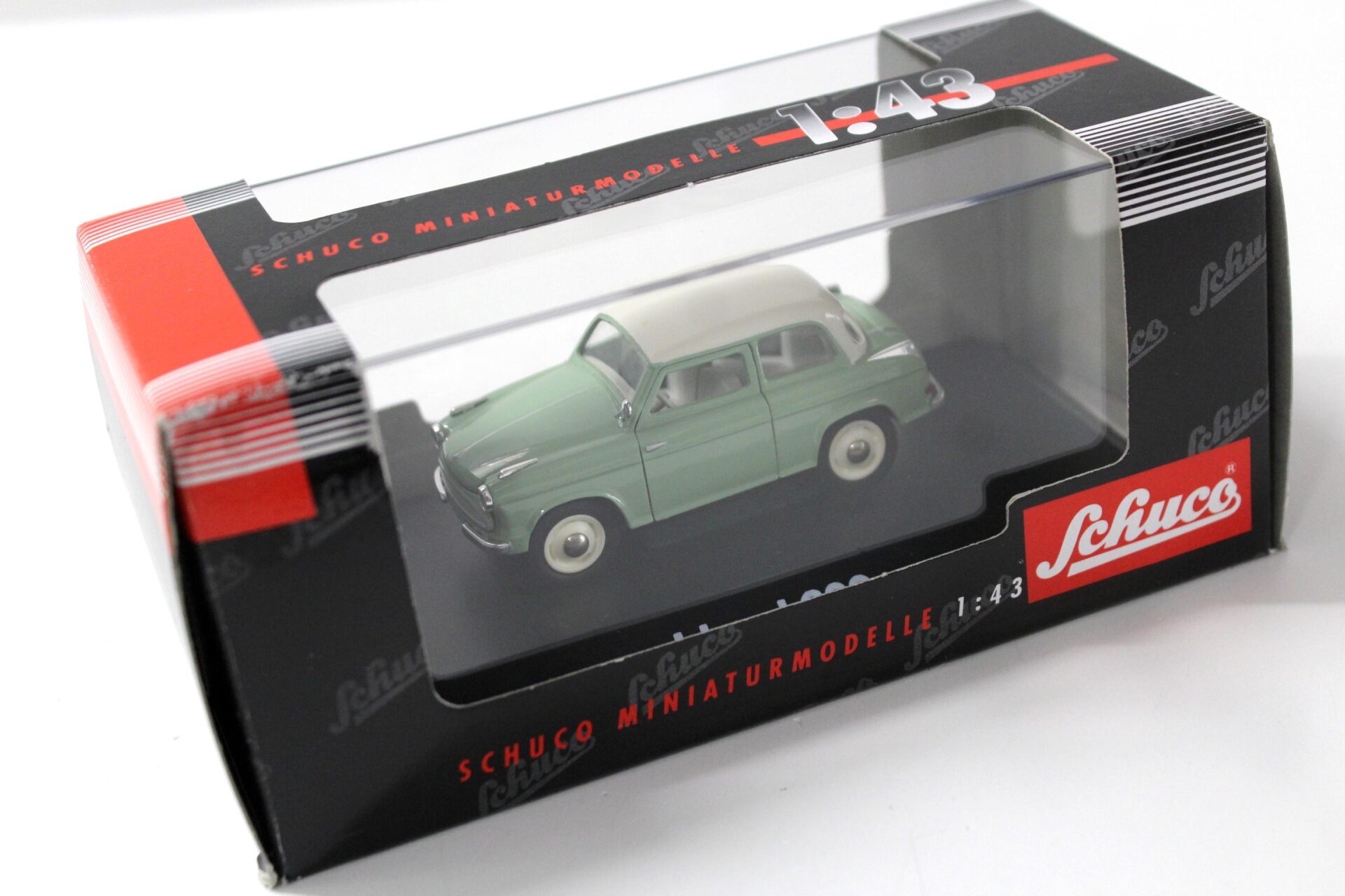1:43 Schuco Lloyd 600 light green/ white roof
