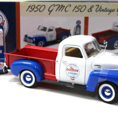 1:18 Greenlight GMC 150 Pick-UP *CHEVRON* + Gas Pump