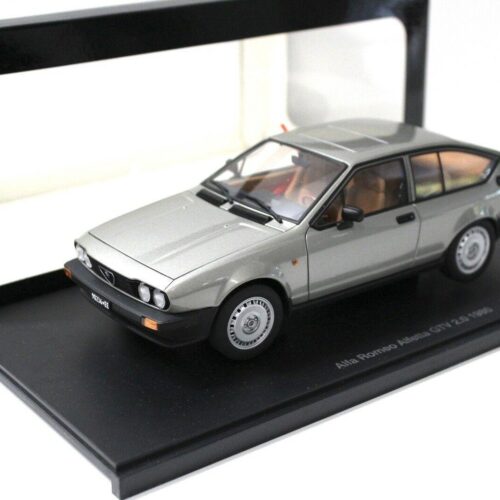 1:18 AUTOart Alfa Romeo Alfetta GTV 2.0 grey 1980