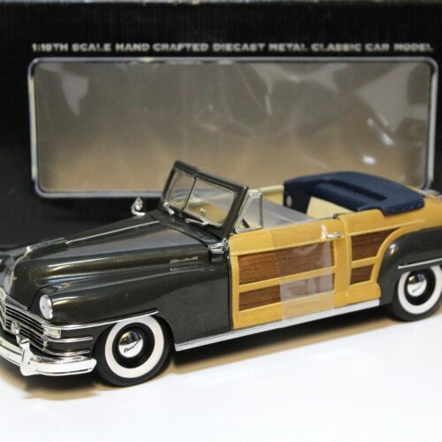 1:18 Motor City Classics Chrysler Town & Country green