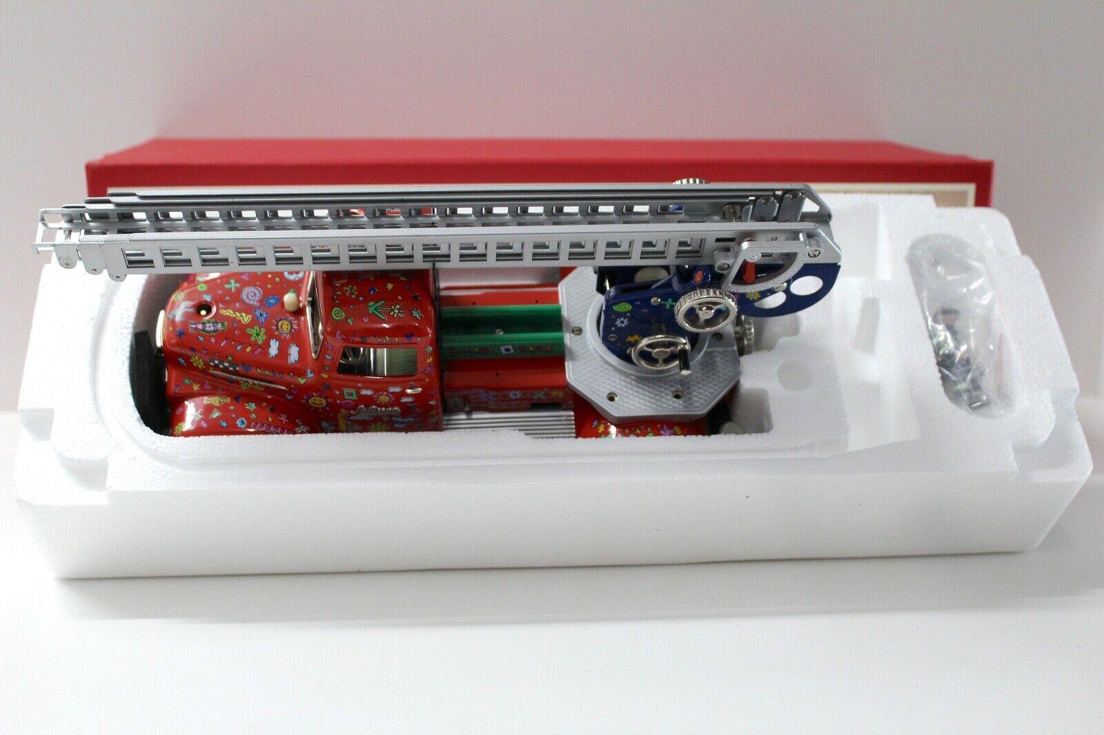 Schuco ars mundi James Rizzi New York Feuerwehr Drehleiter red