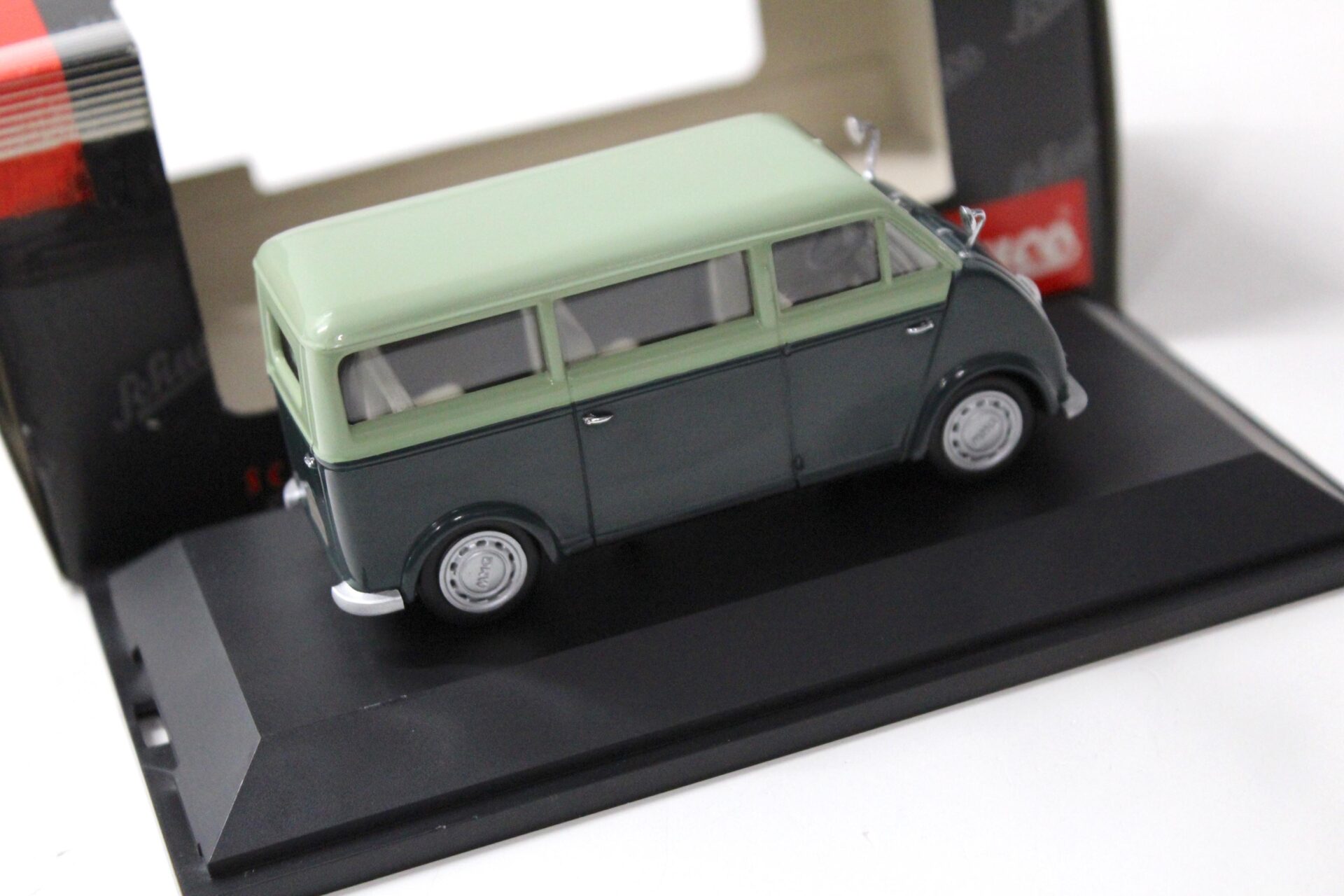 1:43 Schuco DKW Schnelllaster Bus dark green/ green