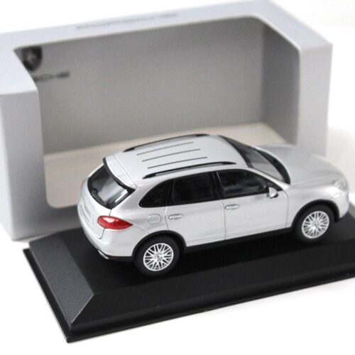 1:43 Minichamps Porsche Cayenne silver DEALER VERSION