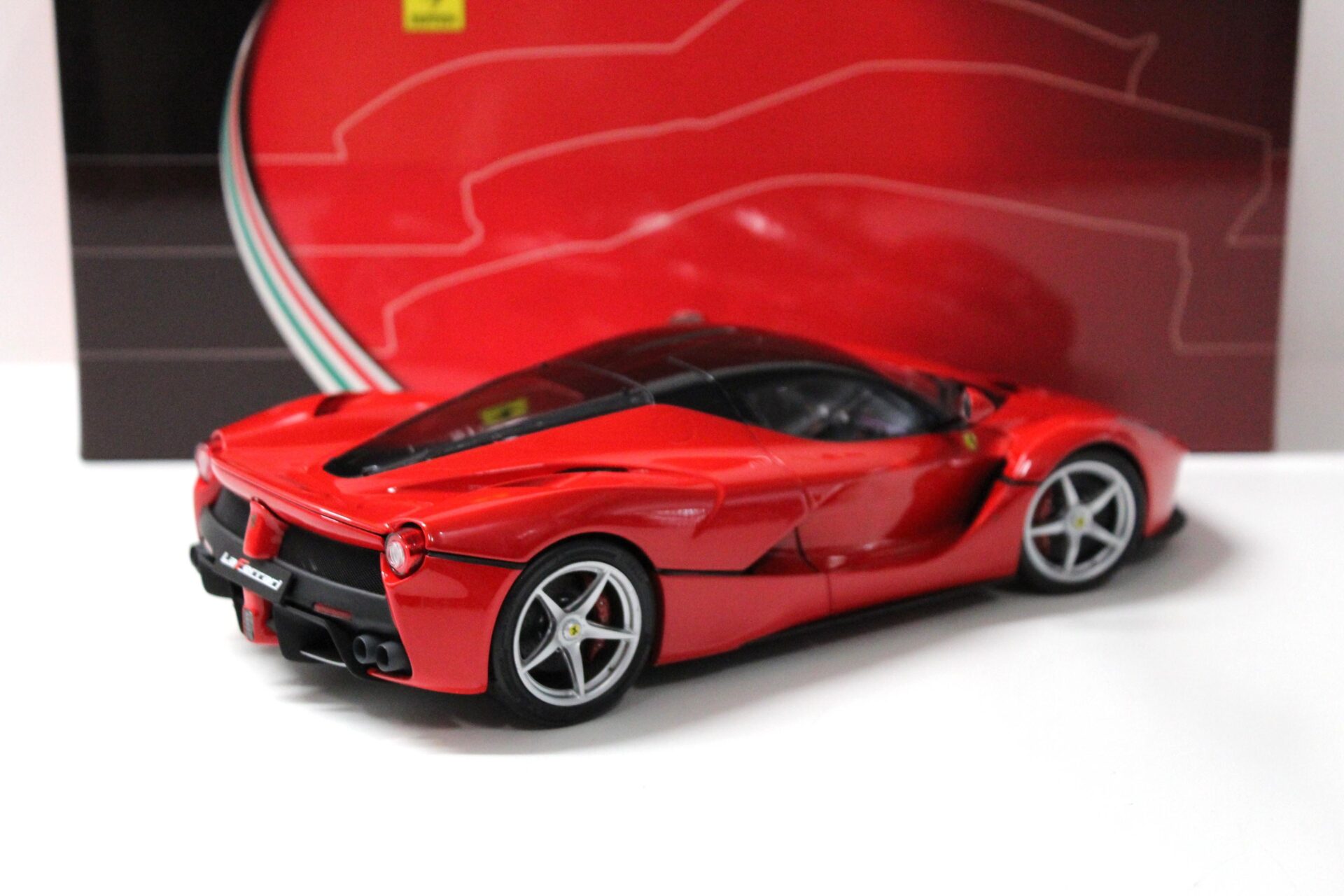 1:18 BBR Ferrari LaFerrari Corsa red/ Gloss black roof FULL OPENING
