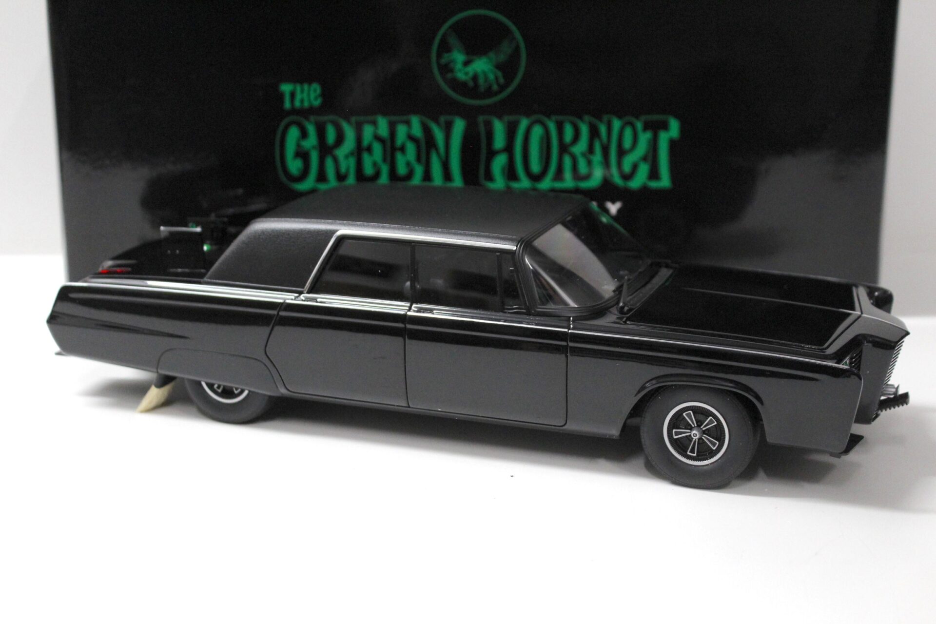 1:18 AUTOart Chrysler Imperial 1965 Black Beauty - The Green Hornet
