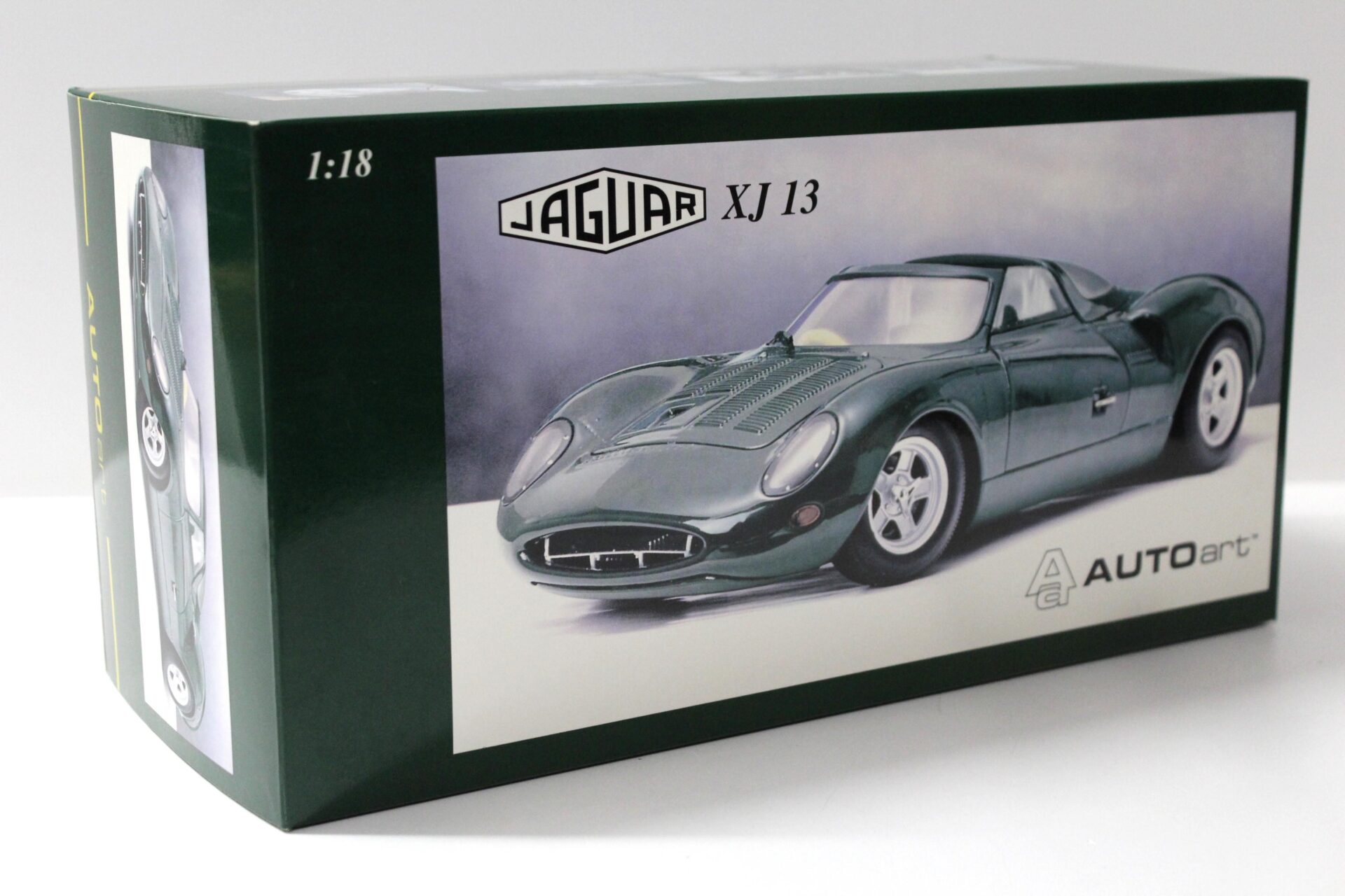 1:18 AUTOart Jaguar XJ 13 dark green