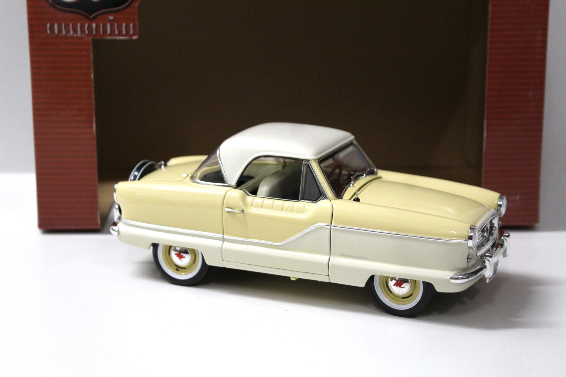 1:18 Highway61 1959 Metropolitan Nash 1500 Coupe yellow/ white