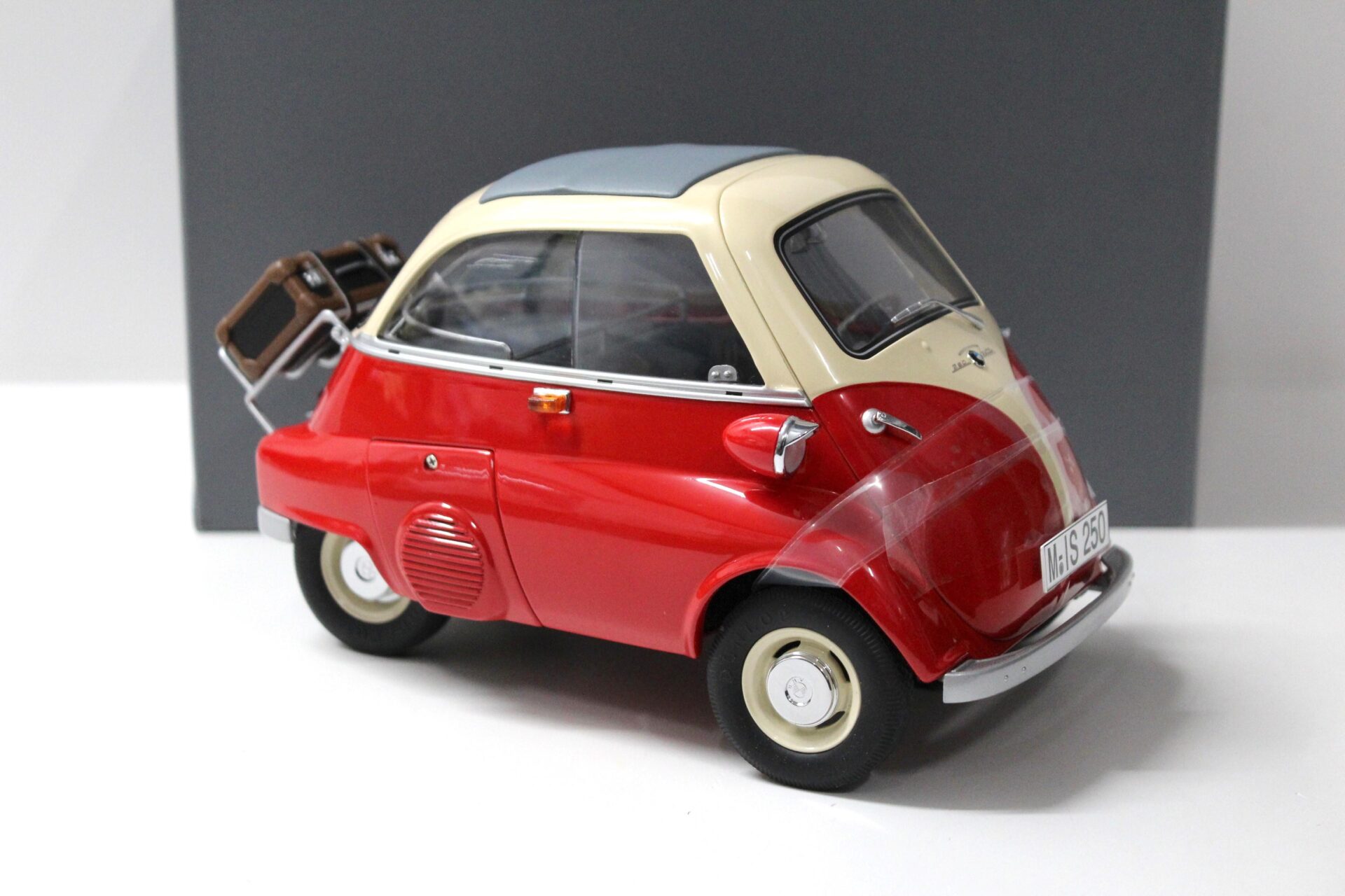 1:12 Premium ClassiXXs BMW Isetta 250 red/ beige DEALER VERSION