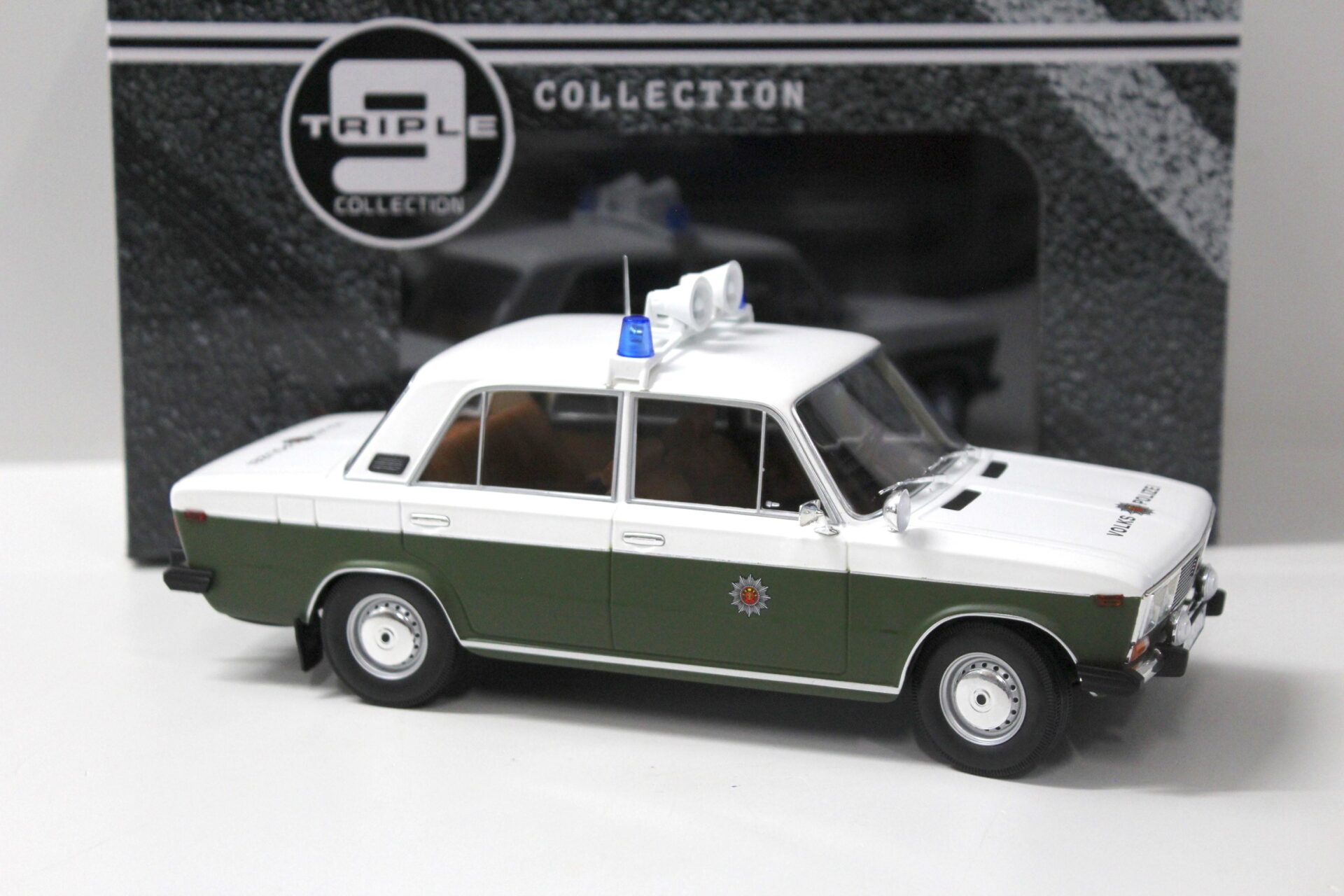 1:18 Triple9 IXO Lada 1600 VAZ DDR Volkspolizei Police Polizei 1976