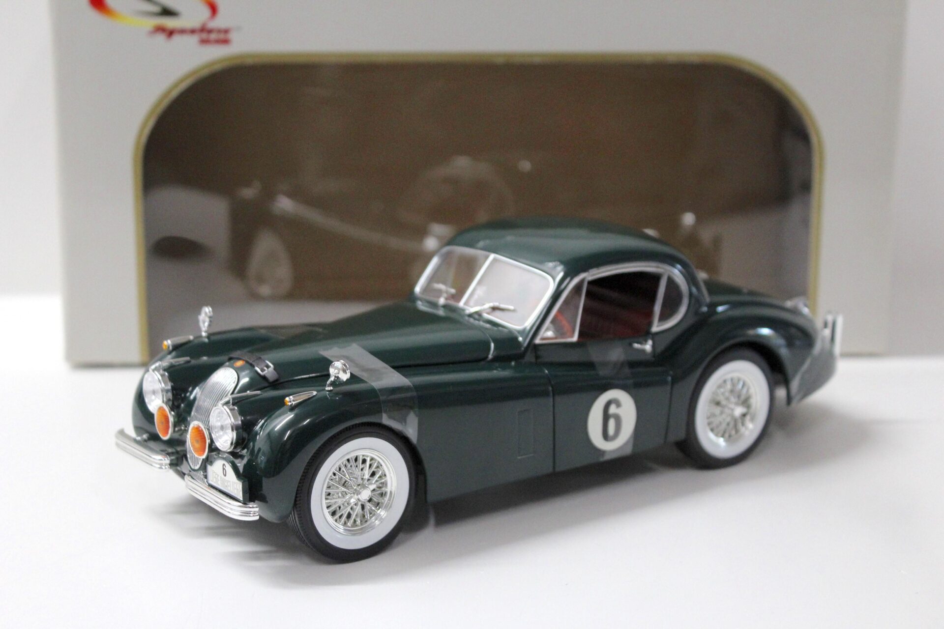 ID 47777 orig.jpg 1:18 Signature Models 1949 Jaguar XK120 Coupe Racing #6 dark green
