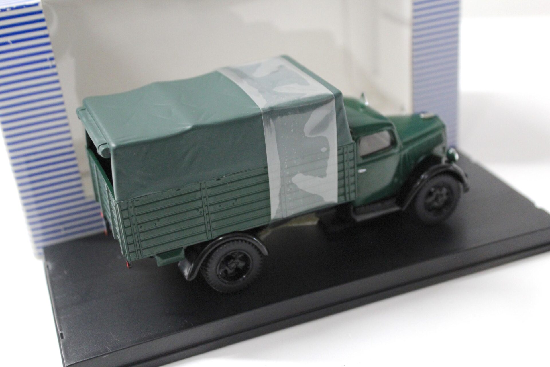 1:43 City Opel Blitz 3.5t Cargo Pritsche mit Plane dark green