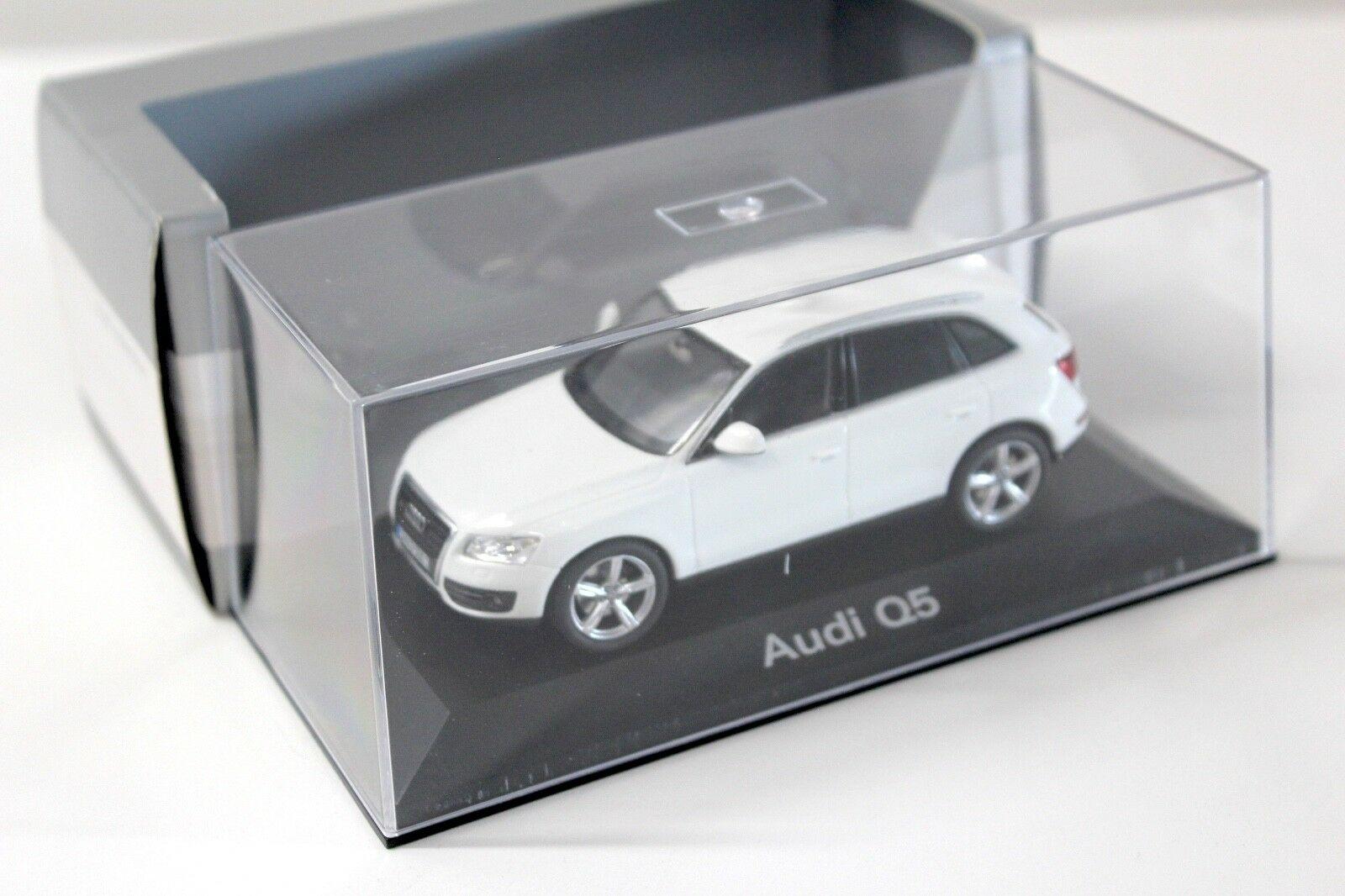 1:43 Schuco Audi Q5 white DEALER VERSION