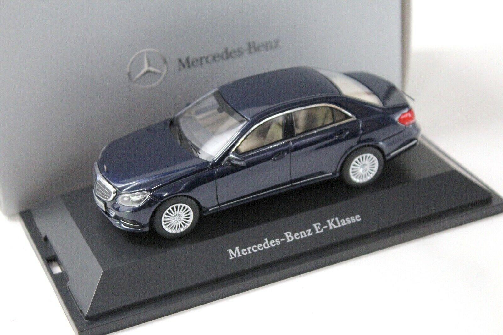 ID 48186 orig.jpg 1:43 Kyosho Mercedes E-Klasse Limousine dark blue DEALER VERSION