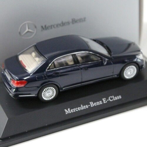 1:43 Kyosho Mercedes E-Klasse Limousine dark blue DEALER VERSION