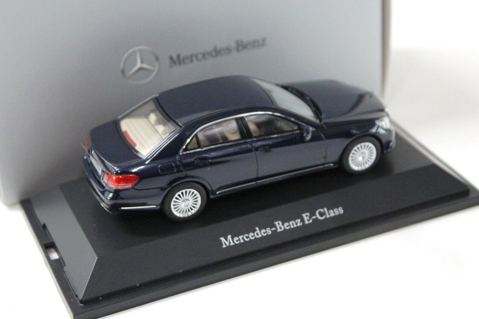 1:43 Kyosho Mercedes E-Klasse Limousine dark blue DEALER VERSION