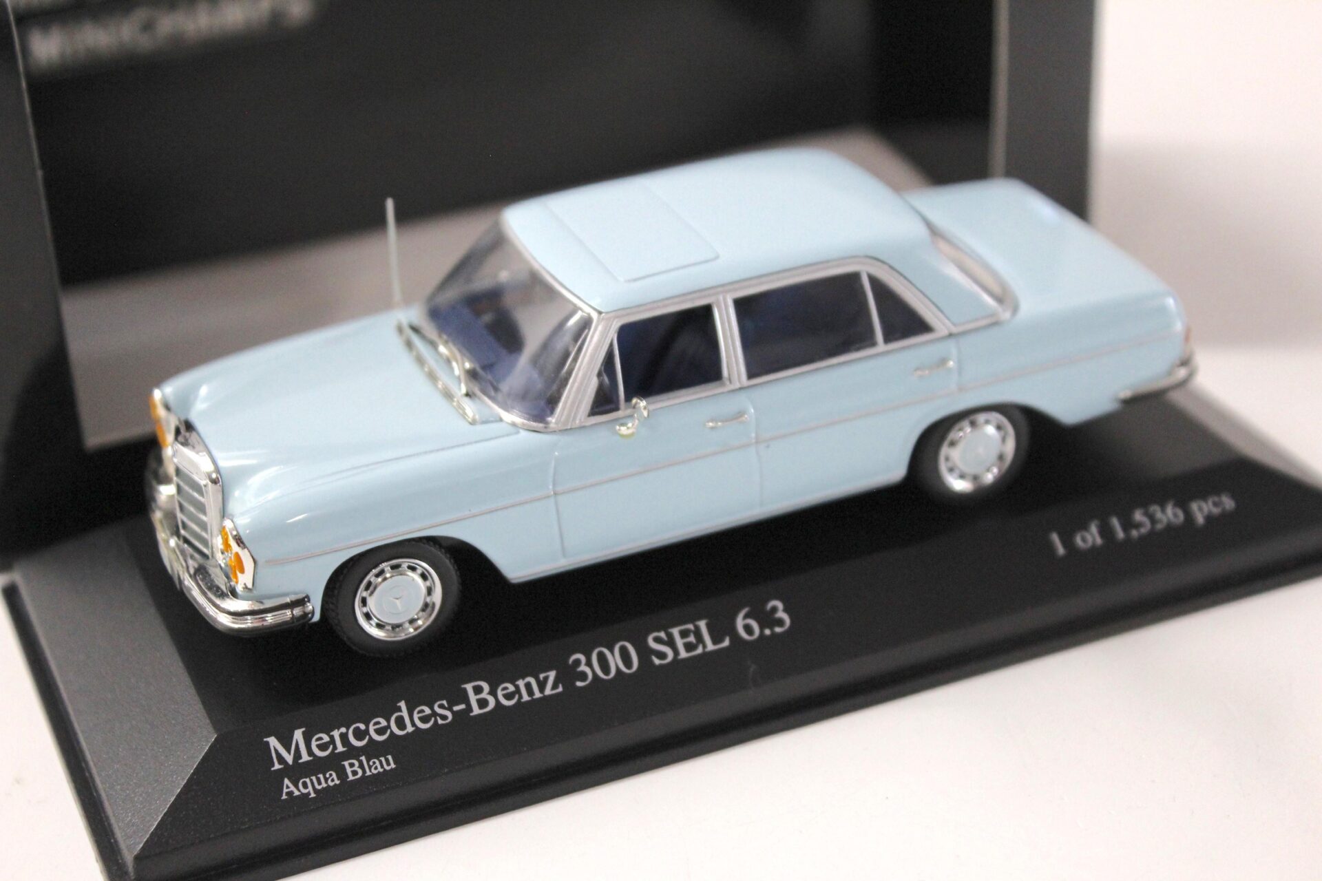 ID 48271 orig.jpg 1:43 Minichamps Mercedes 300 SEL 6.3 Limousine Aqua blue 1968